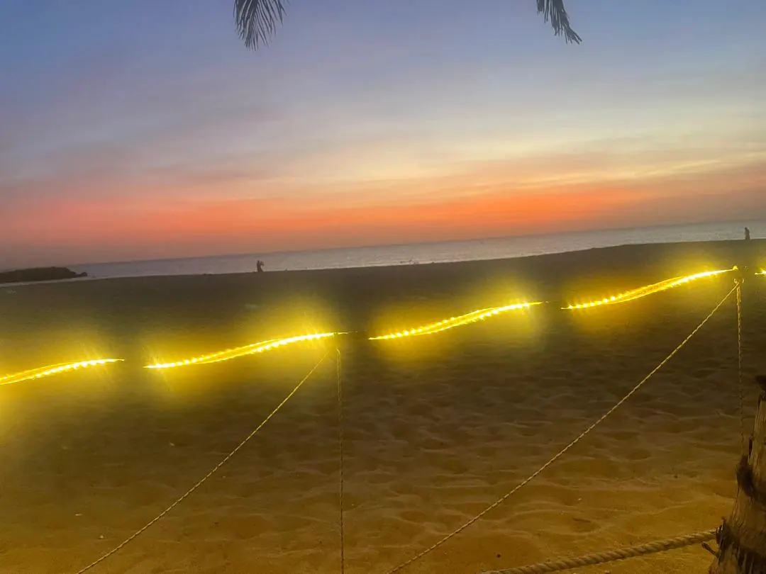 Playa de la Petite Côte al atardecer