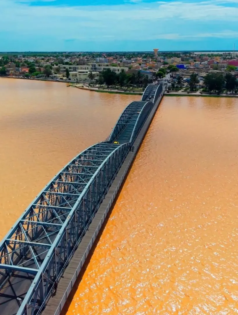Vista aérea del puente Faidherbe en Saint-Louis