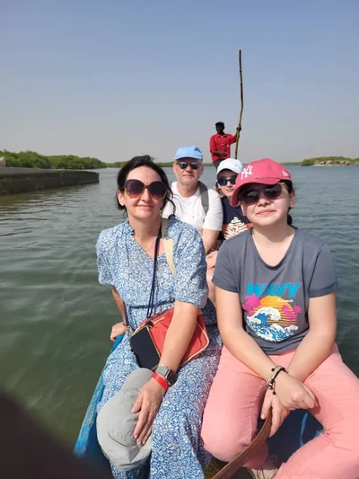 Familia en piragua
