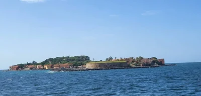 L'île de Gorée vue depuis la mer